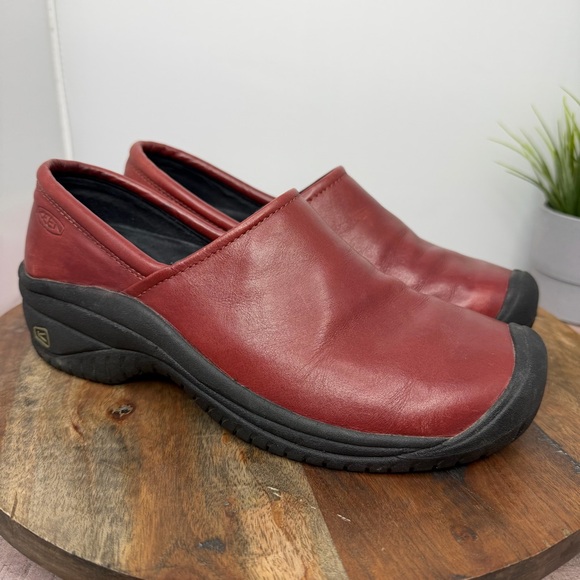 Keen Women’s Slip-On Leather Clogs in Burgundy - Size:9.5 - Picture 3 of 7